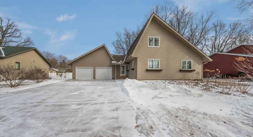211 Tanglewood LN Blue Earth MN